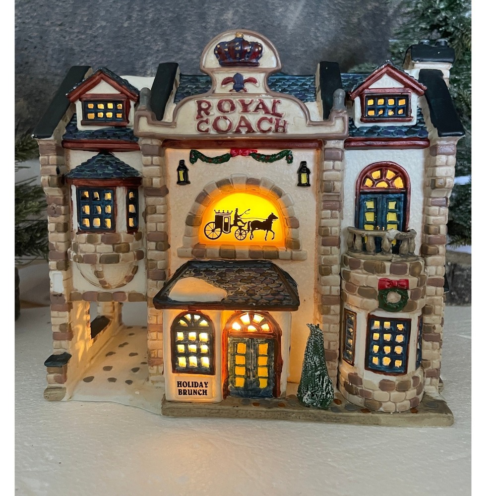 Lemax ROYAL COACH INN Plymouth Corners Porcelain Lighted House Village 05445
